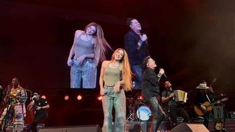 Shakira Sorprende A Carlos Vives En Concierto Diario Libre