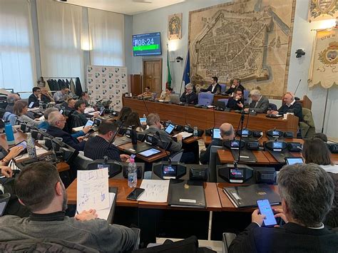 Comune Di Pesaro Il Consiglio Dice S Al Suo Nuovo Regolamento E