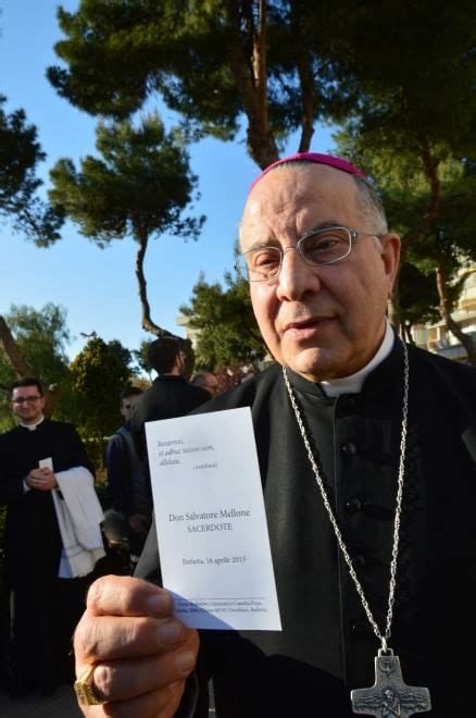 Don Salvatore Celebra Da Casa La Sua Prima Messa Chiesa Gremita Per La