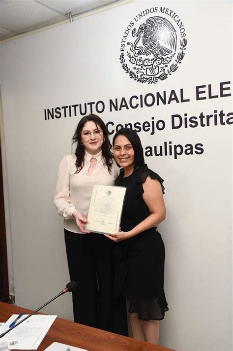 Casandra de los Santos Flores Recibio su Constancia de Mayoría como