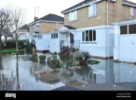 Staines, Surrey, UK. 12th February 2014. Flooding endangering properties in Staines. Credit ...