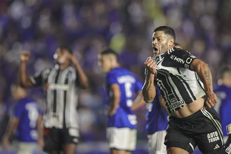 Atl Tico Mg Bate Cruzeiro E Dorme Na Vice Lideran A Do Brasileiro