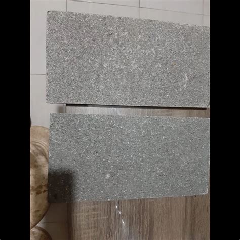 Batu Alam Andesit Bakar Ukuran 20x40 Adil