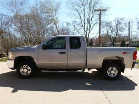 Sell Used 2007 Chevrolet Silverado 2500 Hd Z71 Package Extended Cab In Brodhead Wisconsin