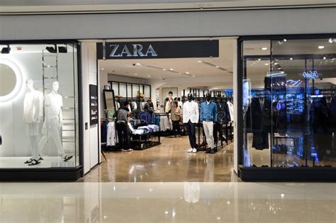 Interior Da Loja De Zara Foto De Stock Editorial Imagem De Centro