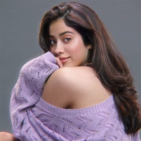 Janhvi Kapoor Flaunts Her Sexy Back In A Stunning Throwback Picture