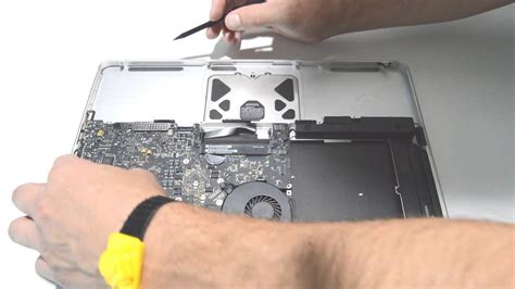 How To Disassemble Macbook Pro A Laptop Or Sell It Youtube