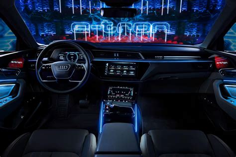 The Audi E-Tron's cabin has screens for everything, even the mirrors - CNET