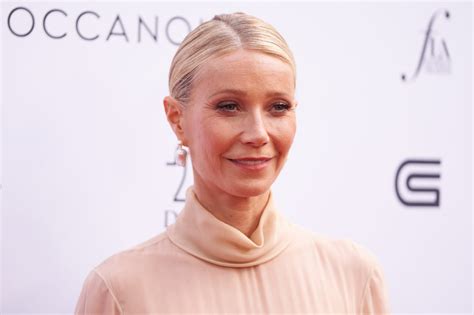 Gwyneth Paltrow Mostra Se De M Os Dadas Namorada Do Ex Chris Martin