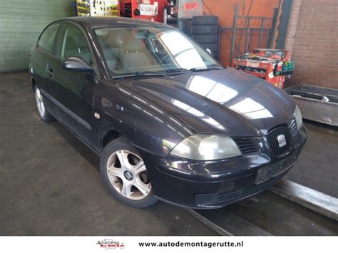 Seat Ibiza III 1 4 16V 75 Épave 2004 Noir