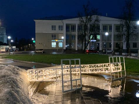 ФОТОФАКТ Декоративная арка рухнула на площади Ленина в Пскове