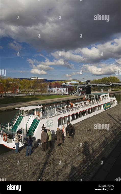 Paris Bateau Parc De La Villette Banque De Photographies Et Dimages