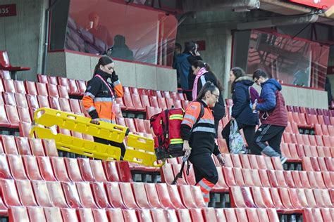 Suspenden Partido De Granada Athletic Por El Fallecimiento De Un Aficionado En La Tribuna