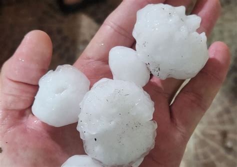 Impactante Tormenta Con Granizo Grande De Hasta Cent Metros Azot La