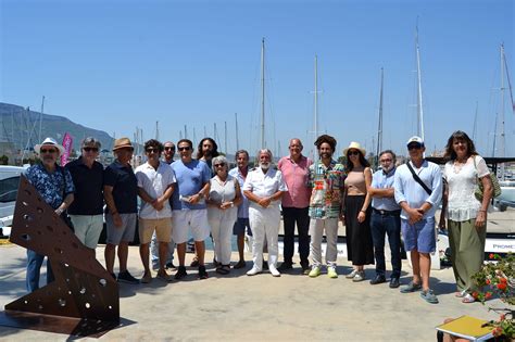 Artistas De La Muestra Esculturas Frente Al Mar D Nia