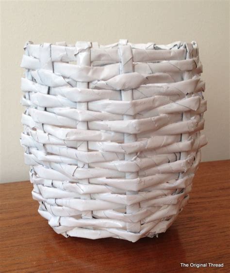 DIY Recycled Newspaper Mini Basket Cestería en papel Cesta de papel