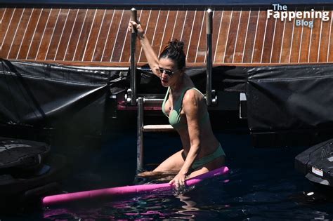 Demi Moore Shows Off Her Amazing Curves In A Green Bikini Photos Pinayflixx Mega Leaks