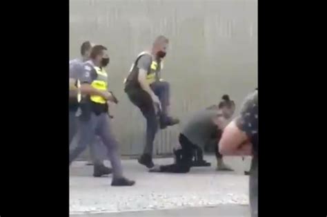 PM afasta policial flagrado batendo em mulher no centro de São Paulo