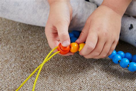 Mit Fröbel prickeln sticken und fädeln HABA Pro