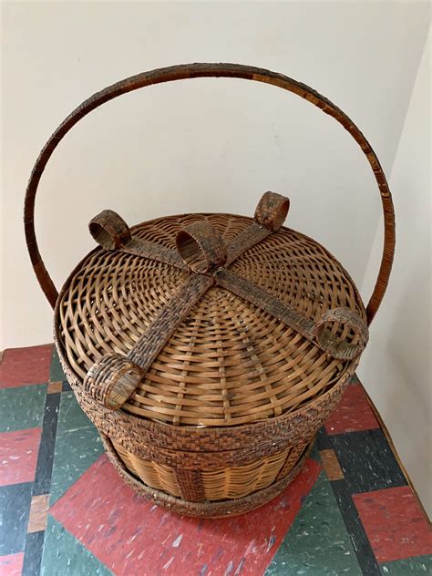 Antique Wicker Rattan Basket With Handle In 2020 Rattan Basket