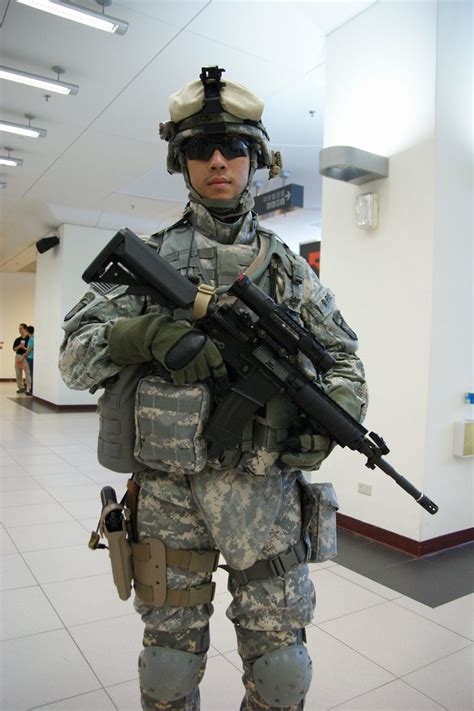 Modern Us Soldier In Acu Army Combat Uniform With A M4a Flickr