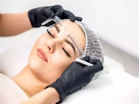 Eyebrow Care Cozmoderm Clinic Best Dermatology Clinic For Skin And