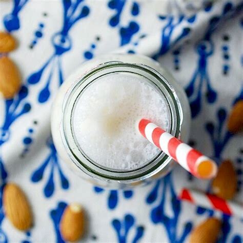 Homemade Almond Milk Recipe - Ahu Eats