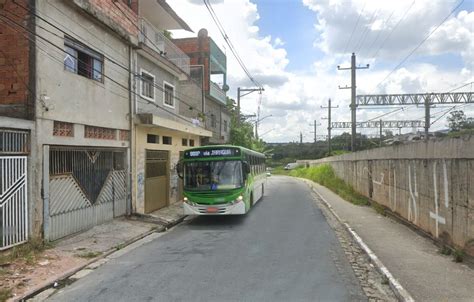 Interfer Ncia Vi Ria Na Rua Dr Rafael De Ara Jo Ribeiro Desvia Seis