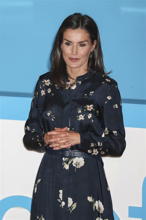 Doña Letizia rescata de su armario el vestido de Massimo Dutti perfecto