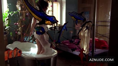 DAS WEIHNACHTS EKEL NUDE SCENES AZNude