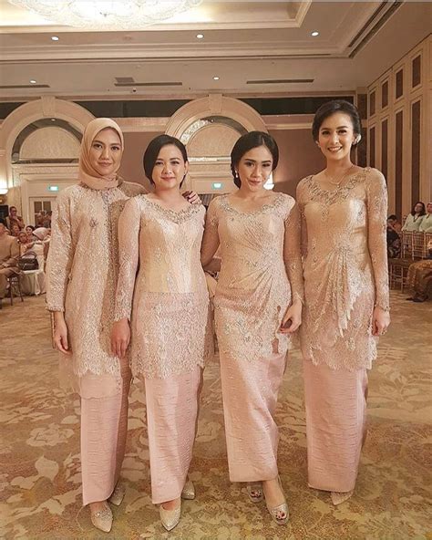 Tampil Pede Modis Ini 35 Model Kebaya Untuk Orang Gemuk