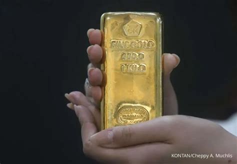 Gold Edges Up On Fed Rate Cut Hopes Geopolitical Risks