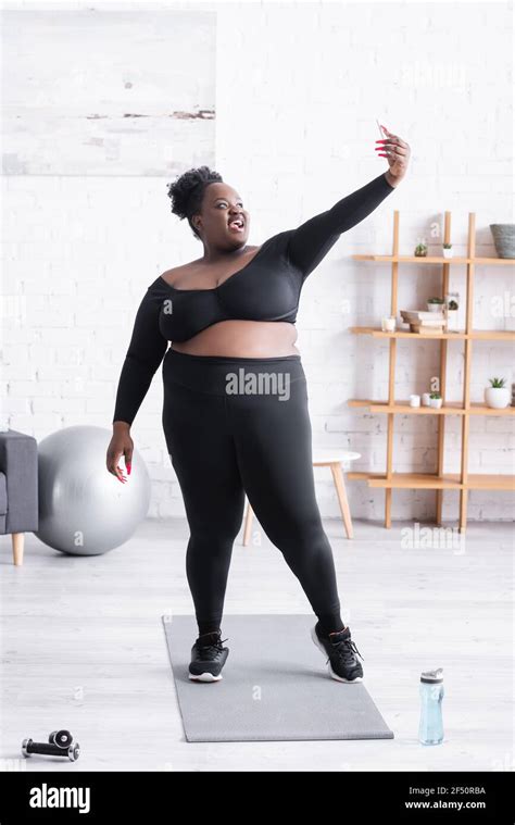 Plus Size Black Woman Hi Res Stock Photography And Images Alamy