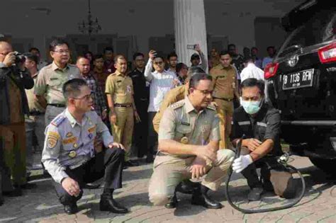 Anies Ingin Terapkan Kebijakan Kendaraan Lulus Uji Emisi Politik