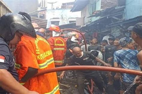 Kawasan Padat Penduduk Di Ilir Timur Dilanda Kebakaran 3 Rumah Bedeng