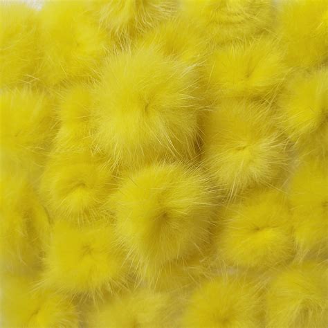 Pompom Pelinho Metade 2 5cm Amarelo Canário 002 UN Pintando e Bordando