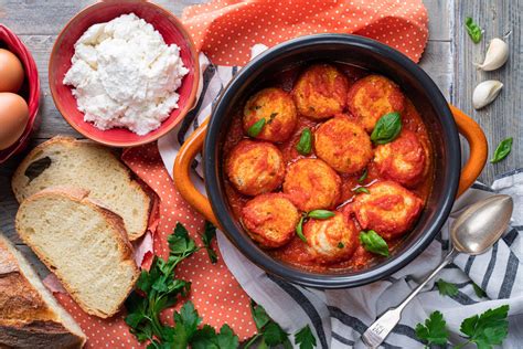 Polpette Di Ricotta Al Sugo Ricetta Facile Sfiziosa E Veloce