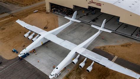 El avión más grande del mundo sale del hangar así es el brutal