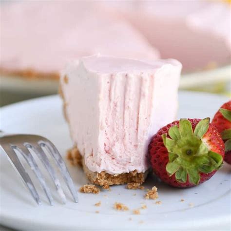 Frozen Strawberry Lemonade Pie Mel S Kitchen Cafe