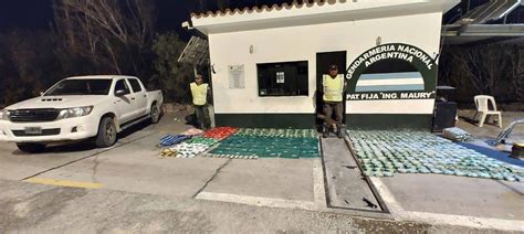 Gendarmería secuestra 100 kilos de hojas de coca que eran transportados