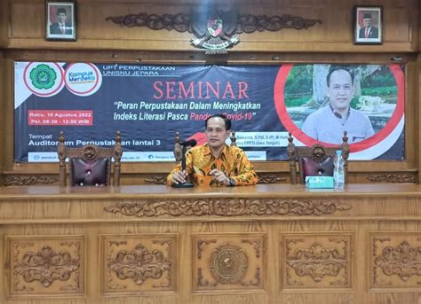 Dr Wiji Suwarno M Hum Menjadi Narasumber Seminar Perpustakaan Unisnu