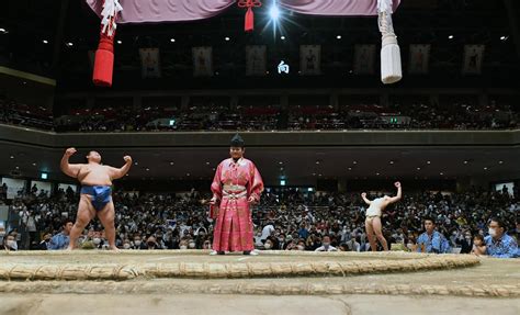 元大関琴奨菊の秀ノ山親方「泣きそうでした」引退相撲最後の一番は息子たちと 琴バウアーも披露 大相撲写真ニュース 日刊スポーツ