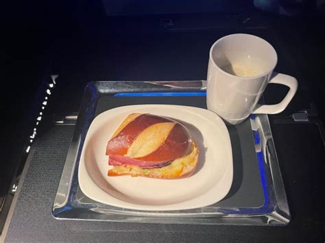 United Airlines Adding Hot Mid Flight Snacks On More Polaris Flights
