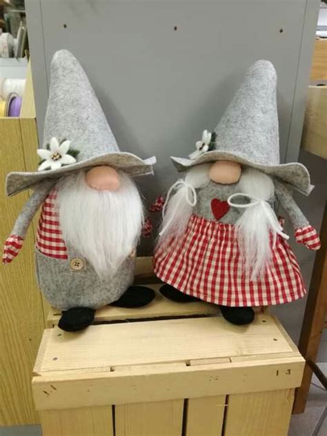 Pin Di Lottie Magee Su Gnomes Braccialetti Fai Da Te Con Bottoni