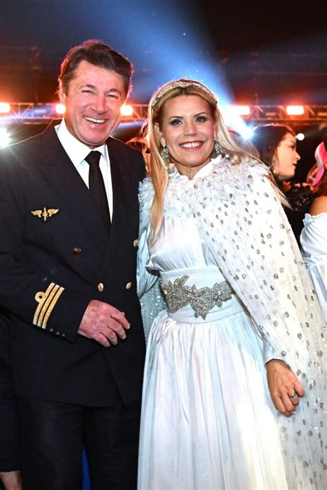 Laura Tenoudji Et Christian Estrosi En Famille Au Carnaval De Nice