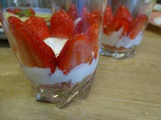 Cuisine En Folie Trifle Fraises Kiwi Pomme Citron Et Biscuits Roses