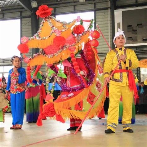 【新春走基层】花灯“点”春 非遗年味浓表演采莲船咸丰