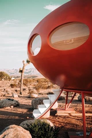 Ora Possibile Affittare Una Futuro House A Forma Di Disco Volante