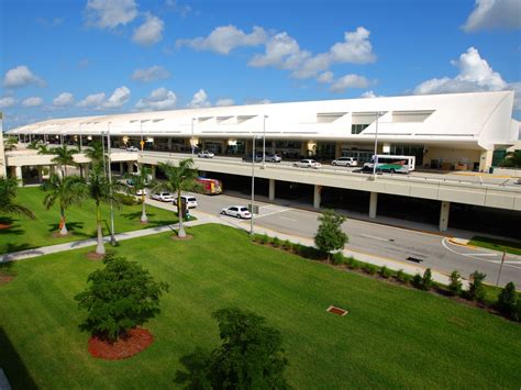 RSW Airport Parking » Compare & Book the TOP 3 Parking Lots