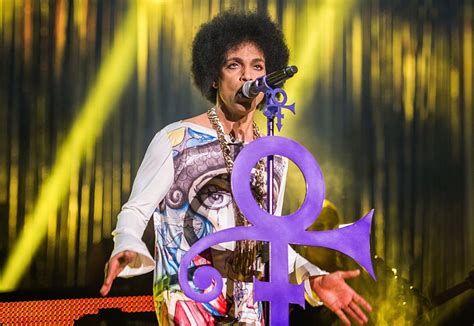 Prince Picture 757 - Prince Performs Live on The First Night of His UK ...